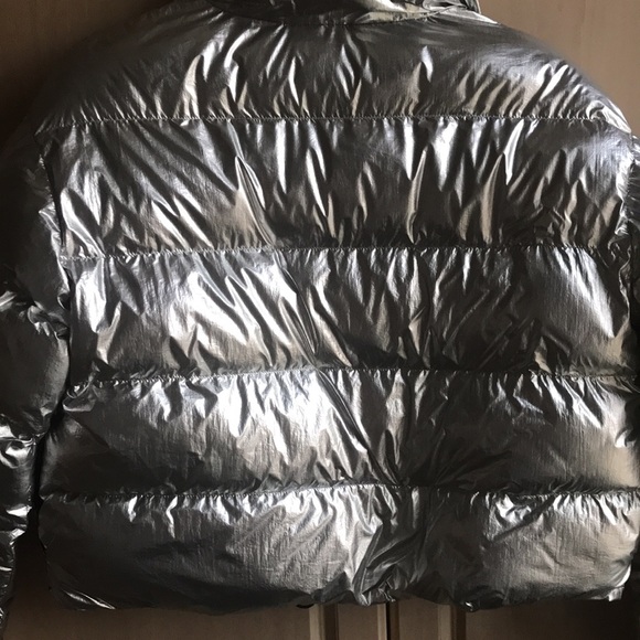 Nearly NEW SILVER PUFFER JACKET ZIP UP - Picture 14 of 16
